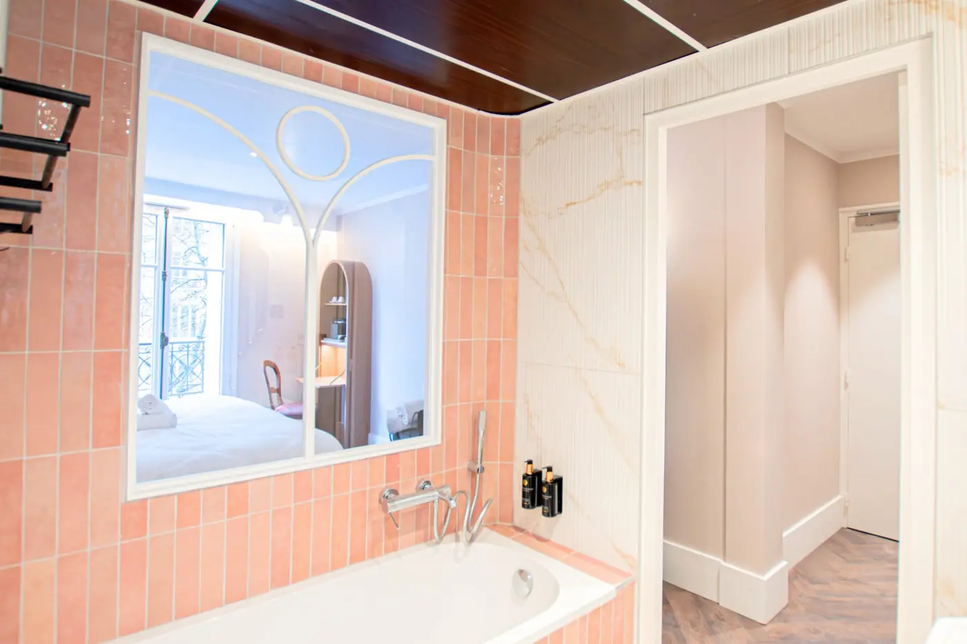 Salle de bain Prestige baignoire miroir doré - hôtel Montmartre